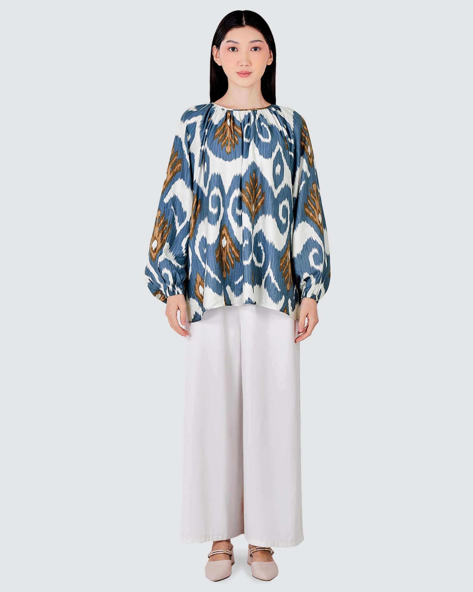 BLUE CRUISE GATHERED RAYON TOP - OCEAN