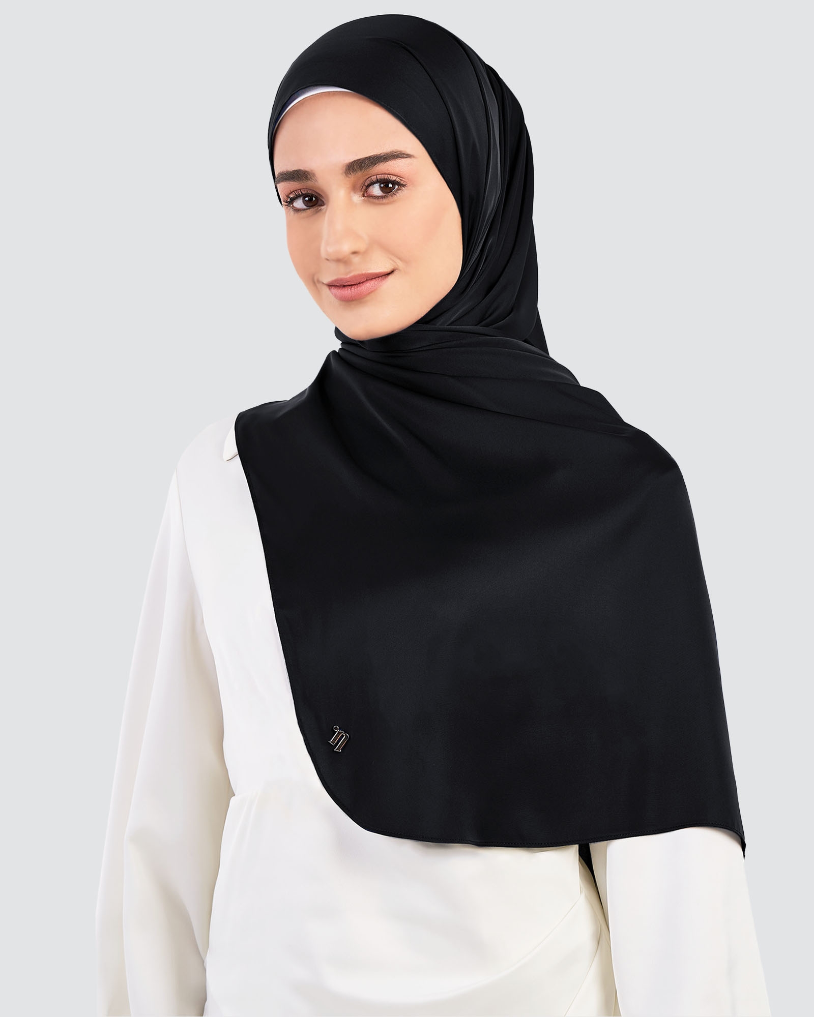 LUNA SATIN SHAWL - BLACK
