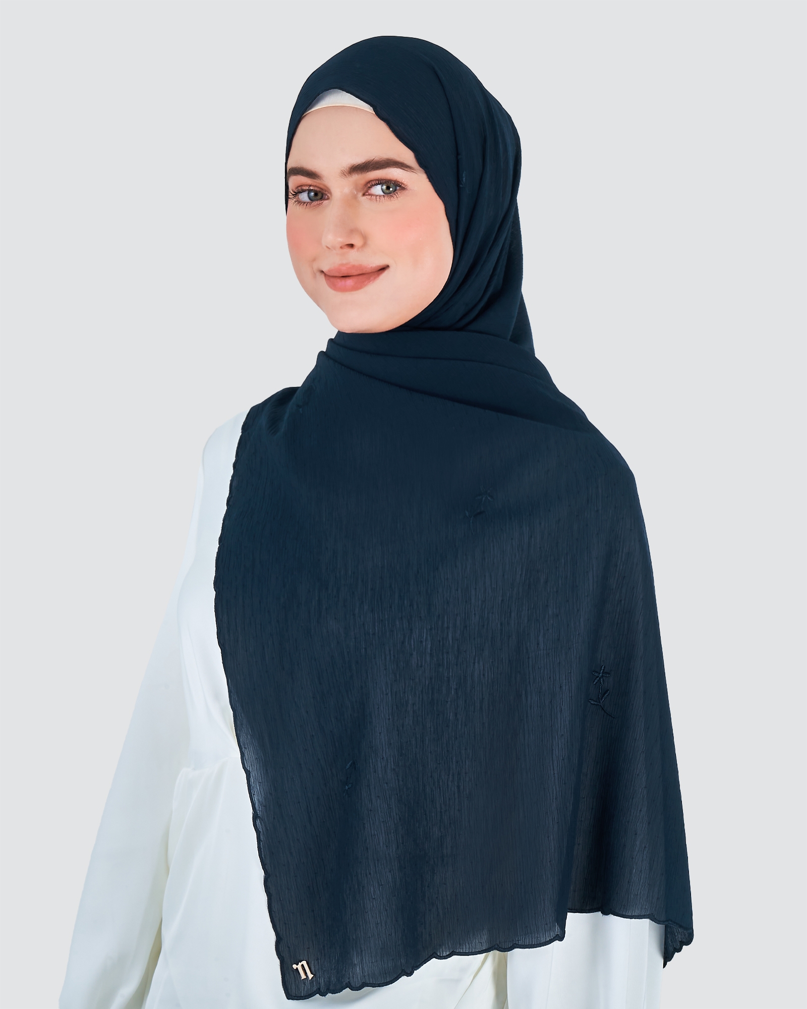 DAISY EMBROIDERED SHAWL - BLACKCURRANT