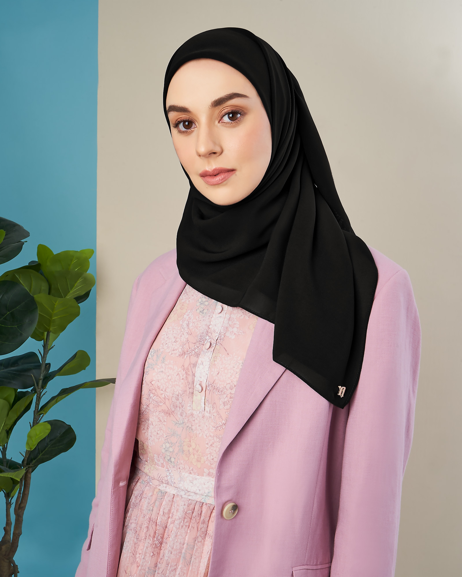 YASMINE WOOL CHIFFON SQUARE - BLACK