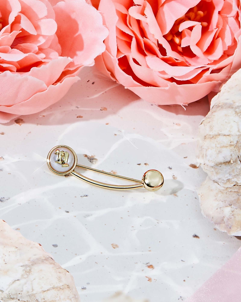 Image of CURVED BROOCH PIN - GOLD