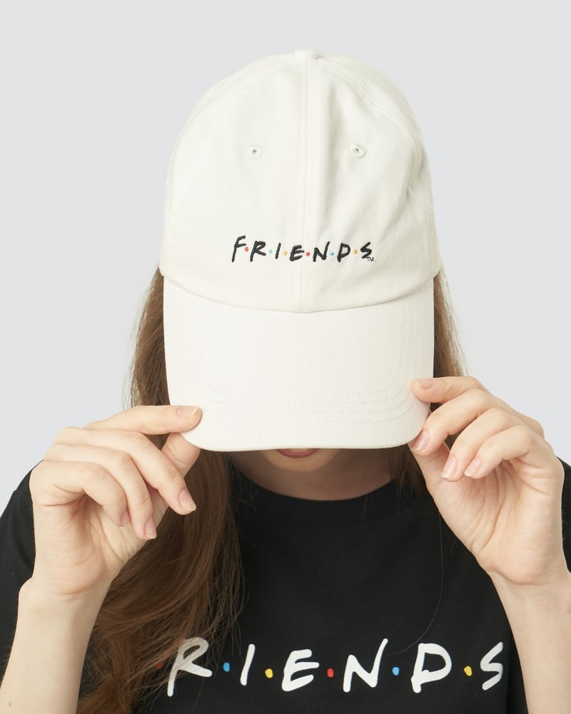 FRIENDS X NAELOFAR THE CAP - WHITE