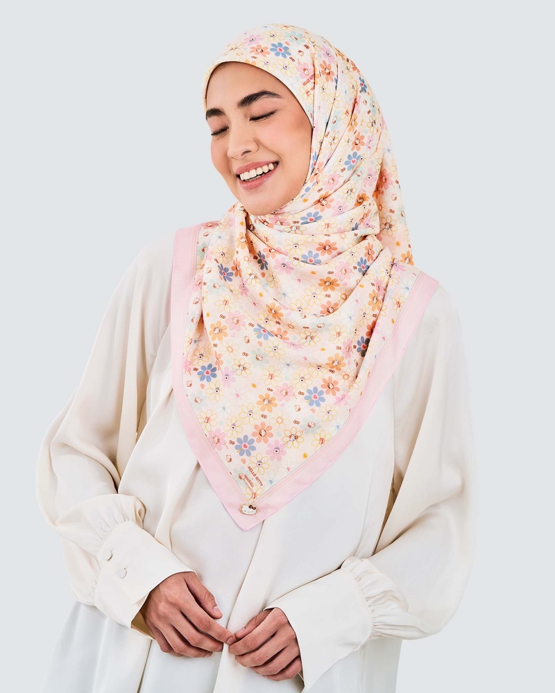 Image of HELLO KITTY X NAELOFAR SQUARE - SUNDAE