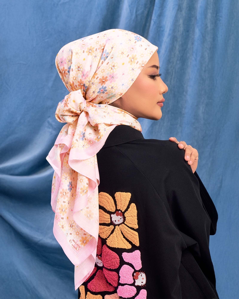 HELLO KITTY X NAELOFAR SQUARE - SUNDAE