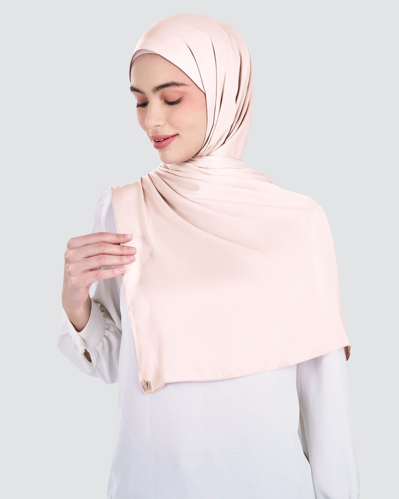 Image of MARISA MATTE SATIN SHAWL