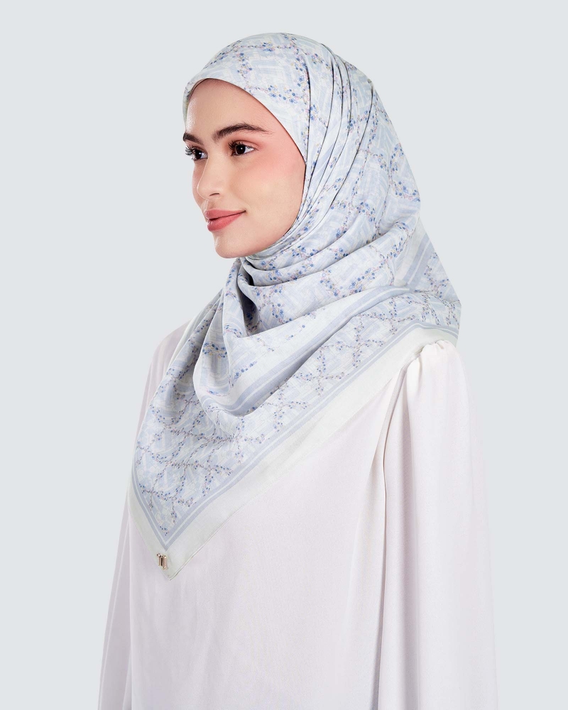 Image of MONOGRAM TRELLIS SQUARE - SKY