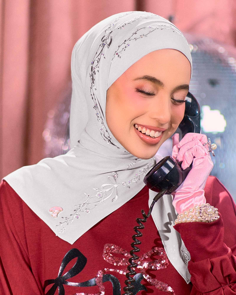 MY MELODY & NAELOFAR EMBROIDERED SHAWL - FUZZY