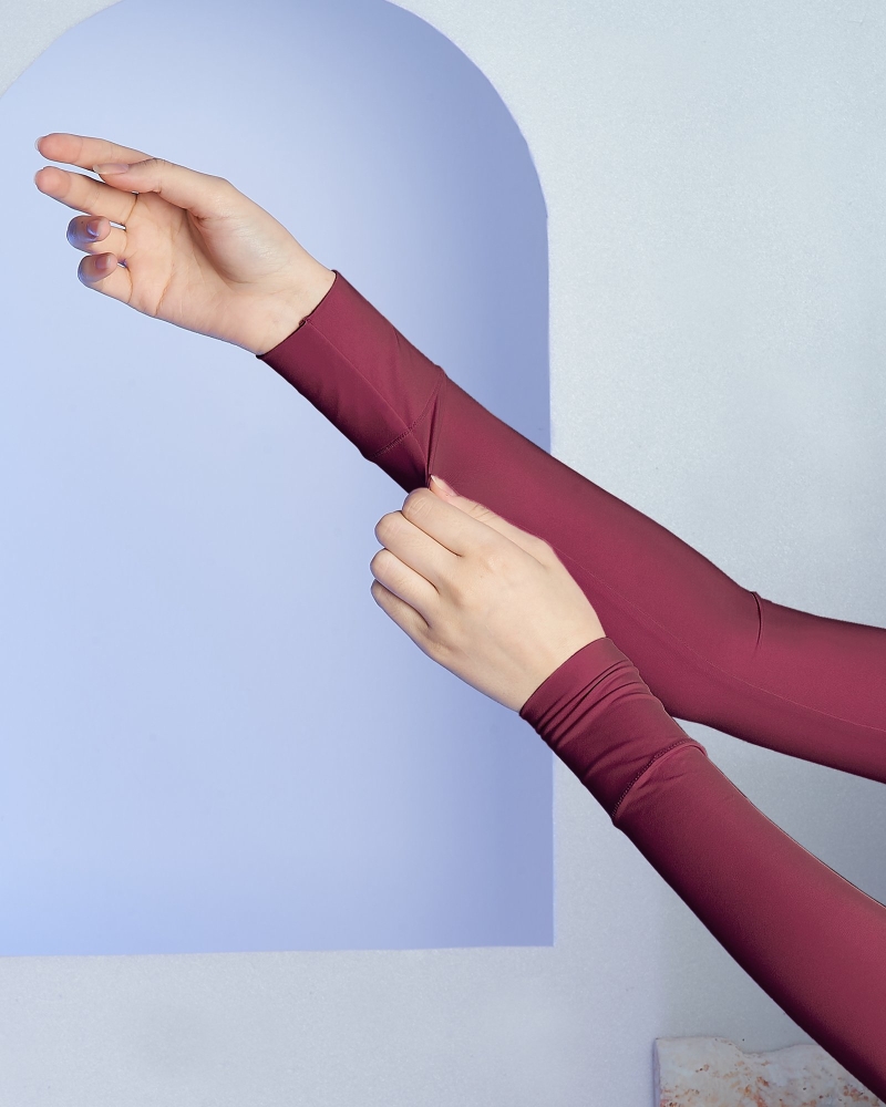 Image of NWEAR AURA HAND SOCKS - RED-BERRY