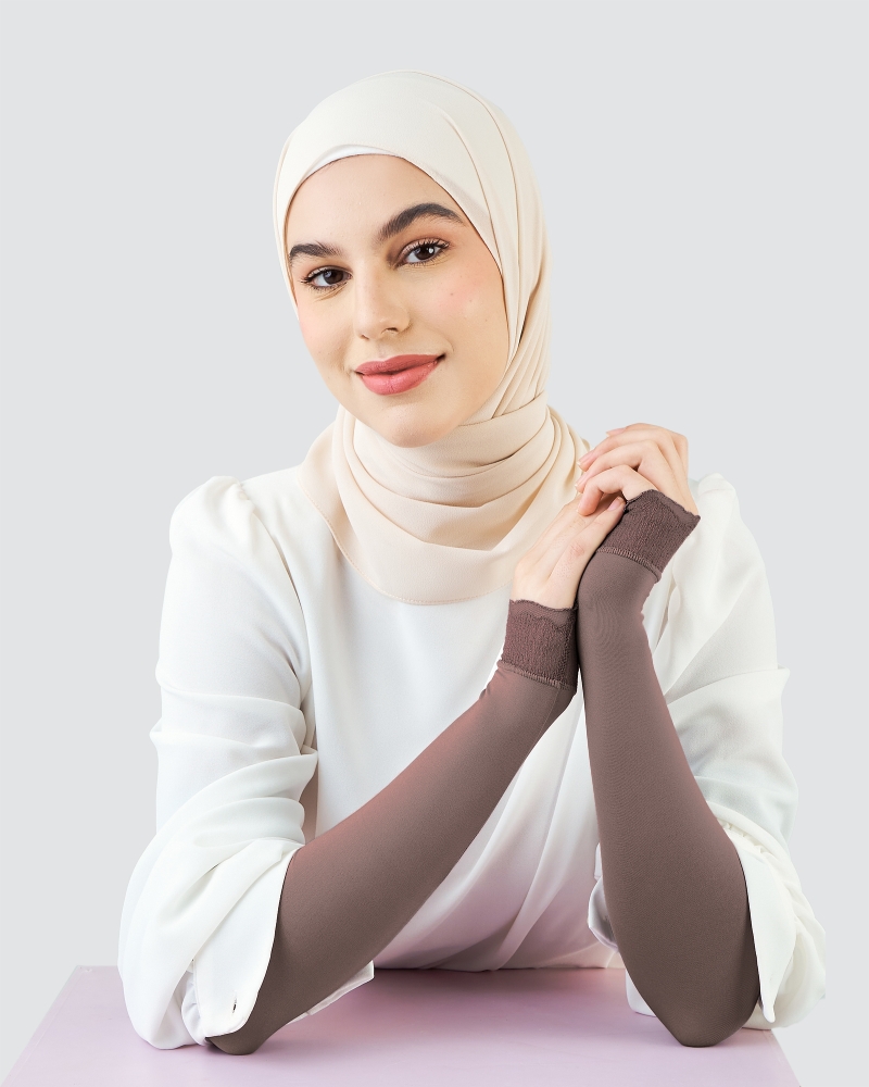 Image of NWEAR AIRA SCALLOP HAND SOCKS - PLUM