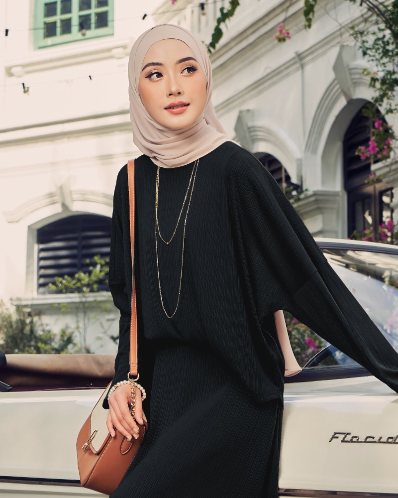 Image of X-PRESS WANDERSCAPES CO-ORDS - BLACK